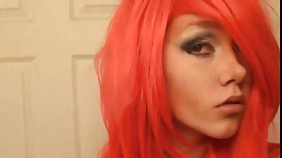 Dvi išdykusios raudonplaukės mėgaujasi lesbietišku analiniu seksu